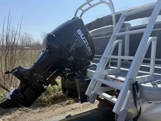 Slide: The Image of Suzuki outboard motor on Sweetwater SW2086CPSE boat, 2026 model. - 9