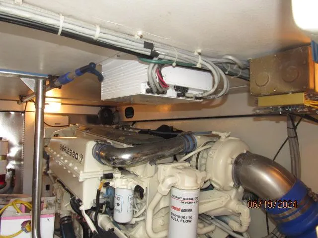 Slide: The Image of Engine room of a 2004 Ocean Yachts Super Sport boat. - 27