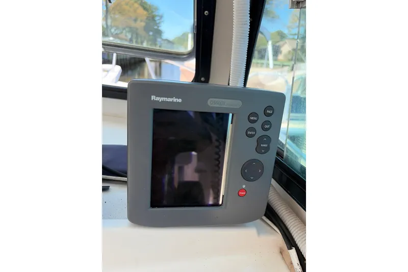 Slide: The Image of 2005 Raymarine 435i chartplotter - 25