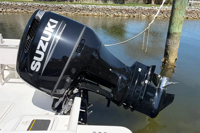 Slide: The Image of BRAND NEW Suzuki 200 HP outboard motor - 3