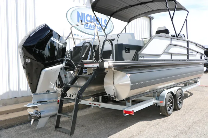 Slide: The Image of Evotti 725 CS Tri-Toon 2026 boat on trailer with Mercury outboard motor. - 17