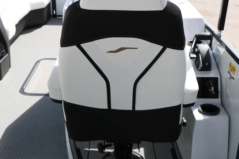 Slide: The Image of Captain's chair on 2026 Evotti 725 CS Tri-Toon boat, featuring sleek design and modern controls. - 48
