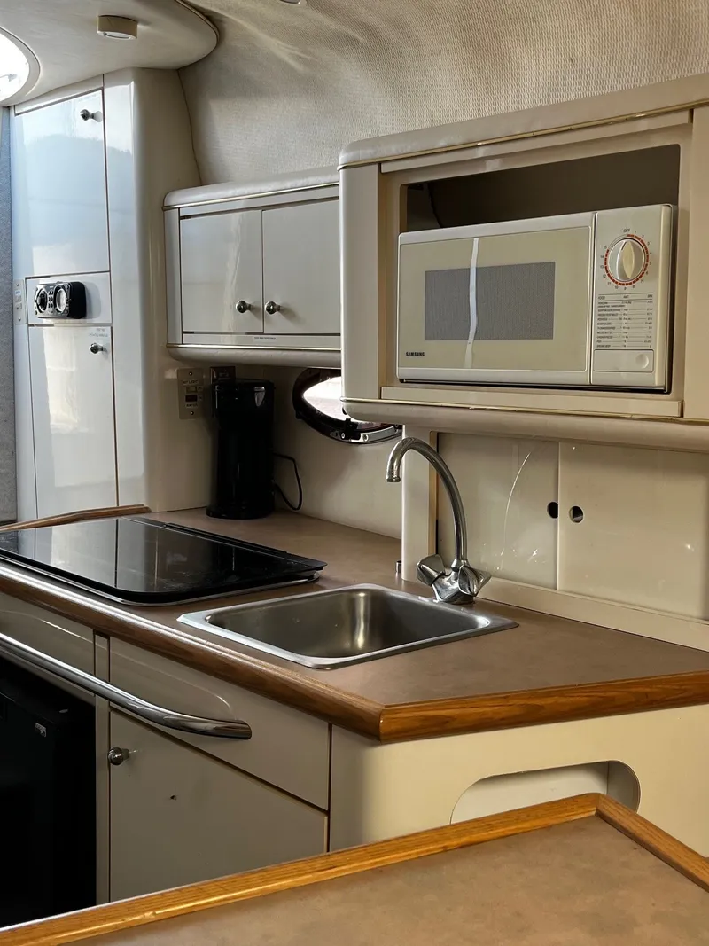 Slide: The Image of Kitchen area of the 1998 Maxum 2700 SCR yacht. - 11