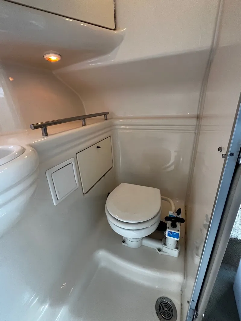 Slide: The Image of Interior of 1998 Maxum 2700 SCR with toilet and sink. - 22