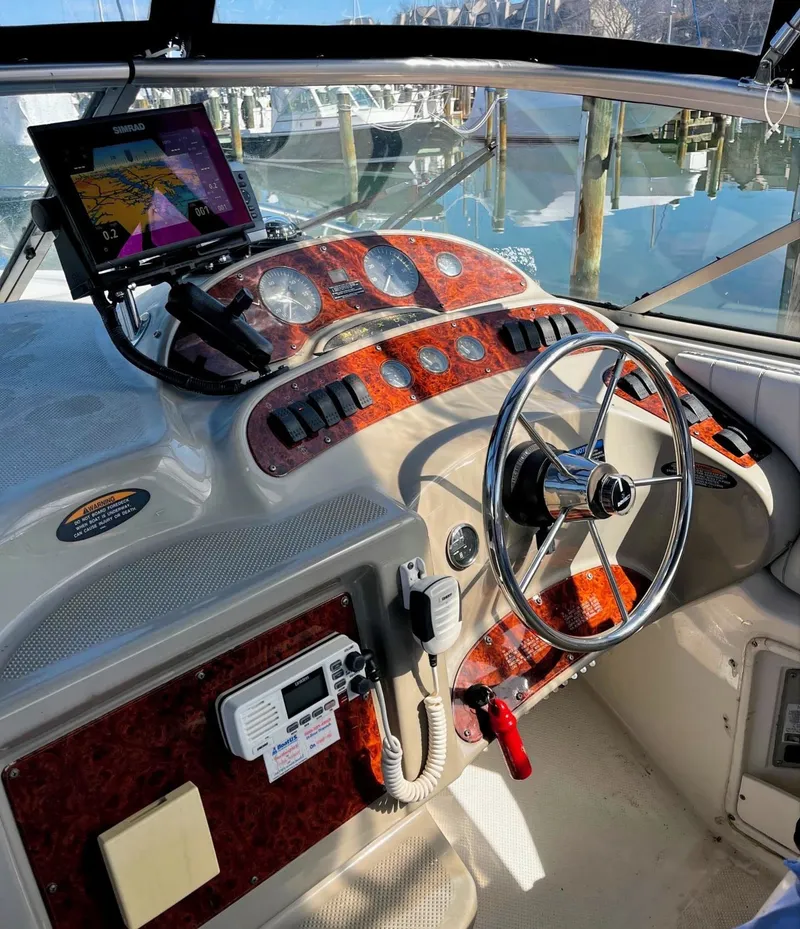 Slide: The Image of 1998 Maxum 2700 SCR helm with navigation system. - 7