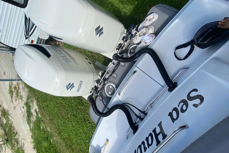 Slide: The Image of 2005 Formula 280 Sun Sport boat with twin Suzuki outboard engines. - 32