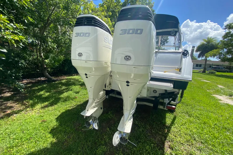 Slide: The Image of 2005 Formula 280 Sun Sport boat with twin 300 horsepower outboard engines. - 46