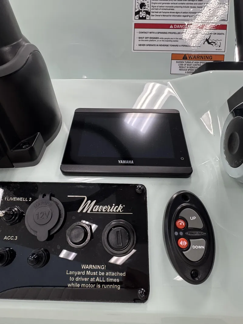 Slide: The Image of Maverick HPX-V 2026 boat console with Yamaha display and controls. - 25