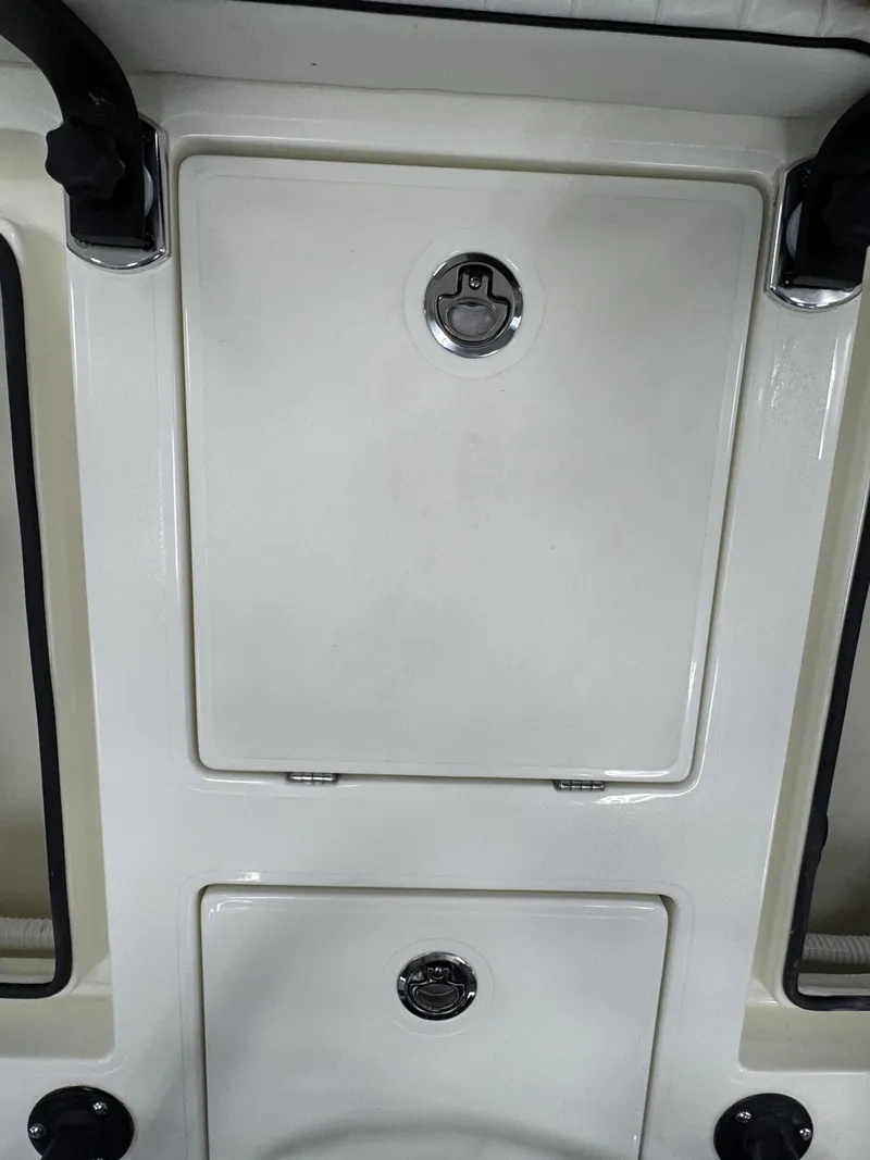 Slide: The Image of Maverick HPX-V 2026 boat hatch with latch. - 30