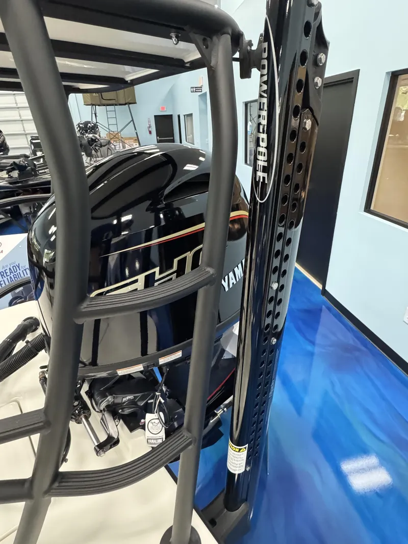 Slide: The Image of Maverick HPX-V 2026 with Yamaha engine and Power-Pole in showroom. - 33