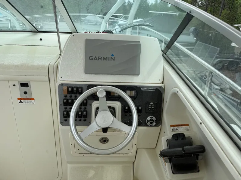Slide: The Image of 2007 Hydra-Sports Vector 2500 VX helm with Garmin navigation system. - 6