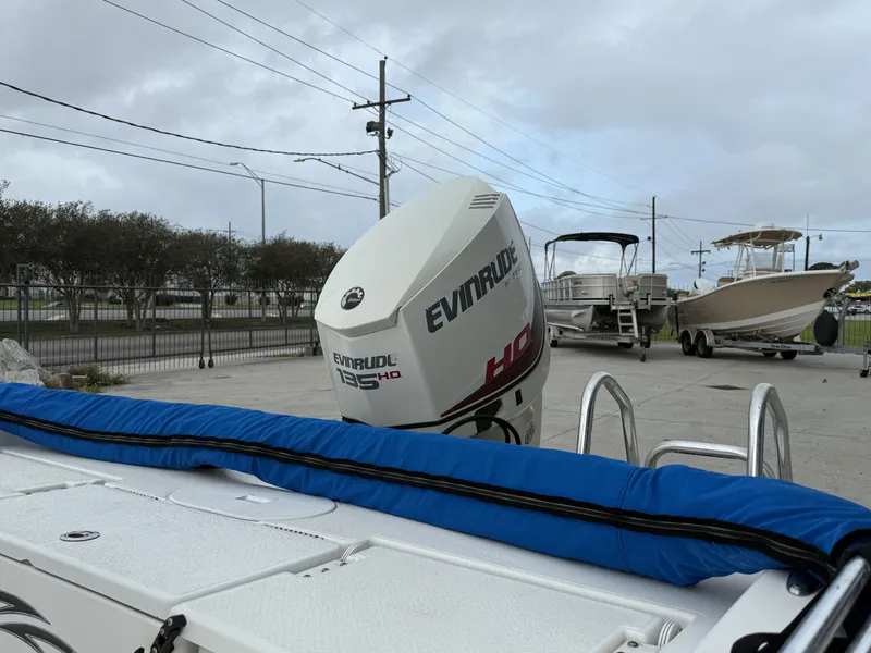 Slide: The Image of Blue Wave 2000 PureBay boat with Evinrude 135 HO engine, 2015 model. - 12