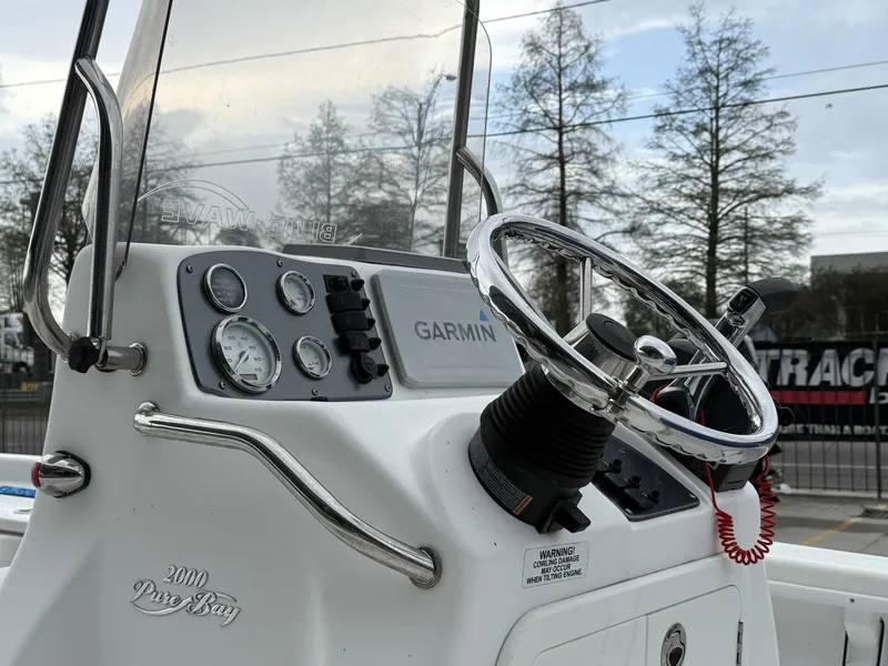Slide: The Image of Steering console of a 2015 Blue Wave 2000 PureBay boat. - 7