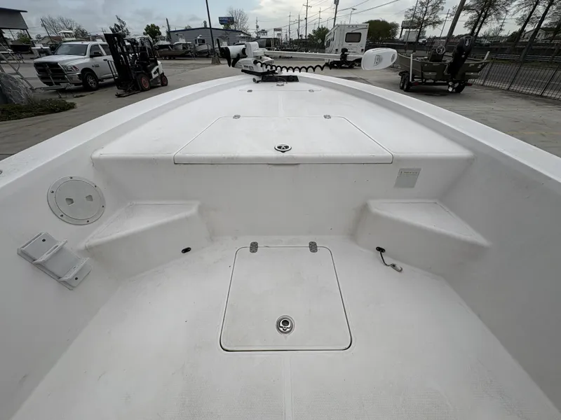 Slide: The Image of Interior view of a 2000 Kenner 21 CC boat. - 20