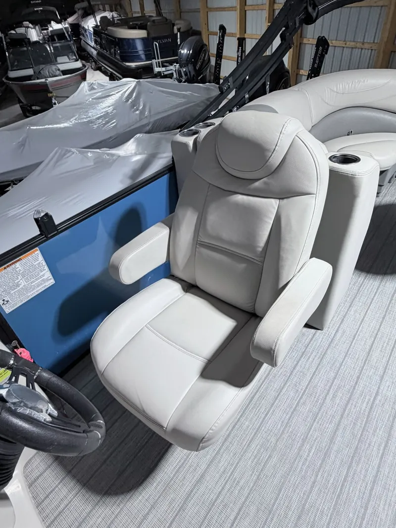 Slide: The Image of Sylvan 8522 LZ LES 2018 boat seat in a storage facility. - 20