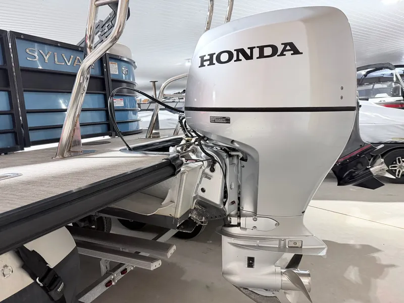 Slide: The Image of 2018 Sylvan 8522 LZ LES with Honda outboard motor. - 23