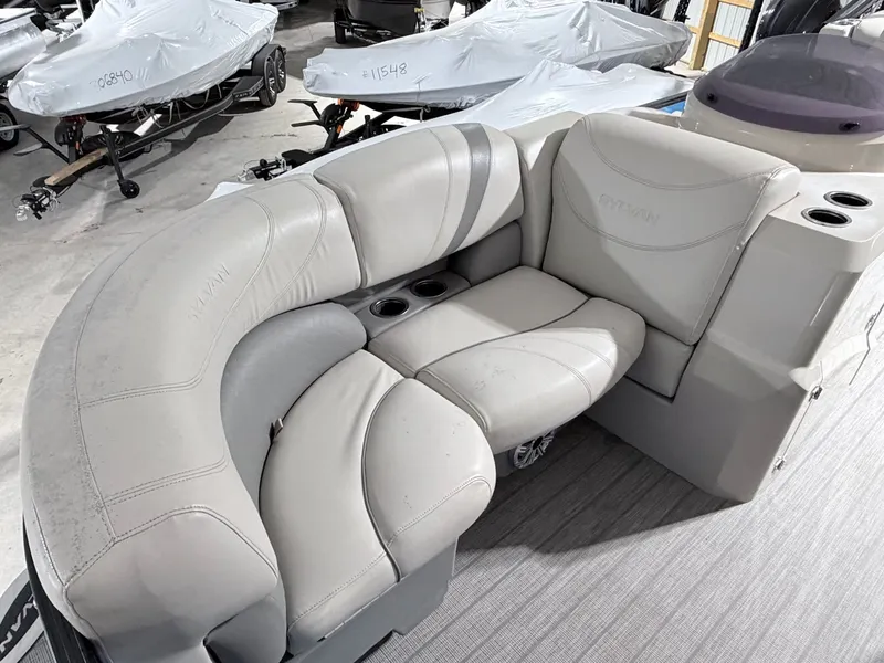 Slide: The Image of Sylvan 8522 LZ LES 2018 boat seat with gray upholstery. - 24