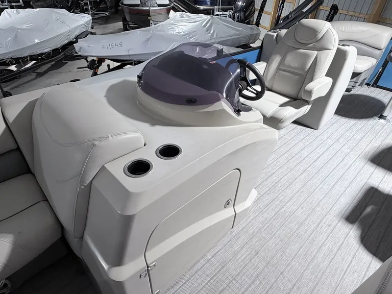 Slide: The Image of Interior of a 2018 Sylvan 8522 LZ LES pontoon boat. - 6