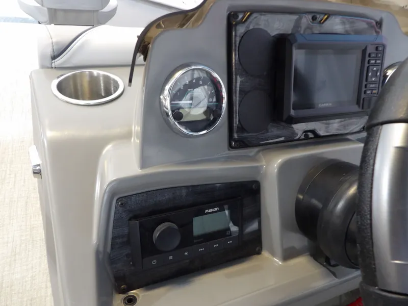 Slide: The Image of Avalon Venture 85 Rear Fish - 21' 2026 - 26