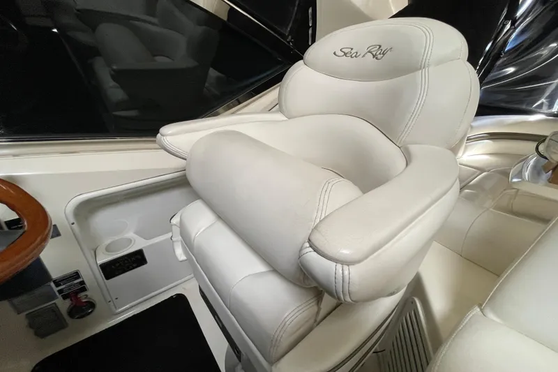 Slide: The Image of Luxurious white leather seat on 2007 Sea Ray 440 Express yacht. - 24