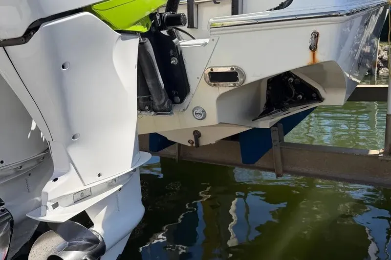 Slide: The Image of 1993 Fountain 31 Tournament Edition boat engine and stern detail. - 13