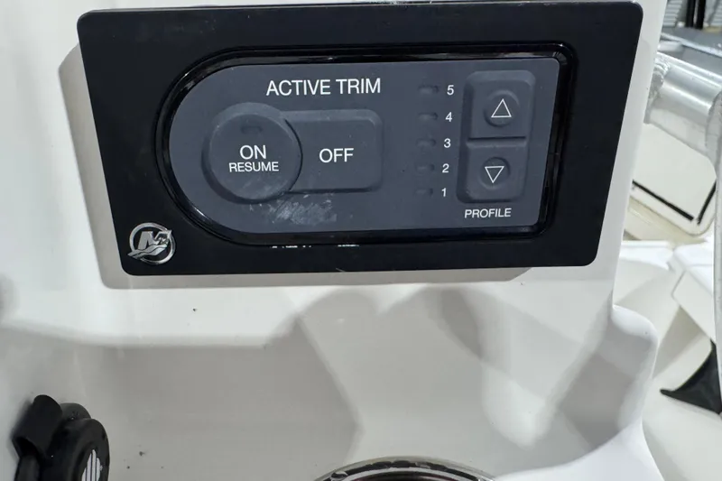 Slide: The Image of Active trim control panel on a 2017 Mako 21 LTS boat. - 15