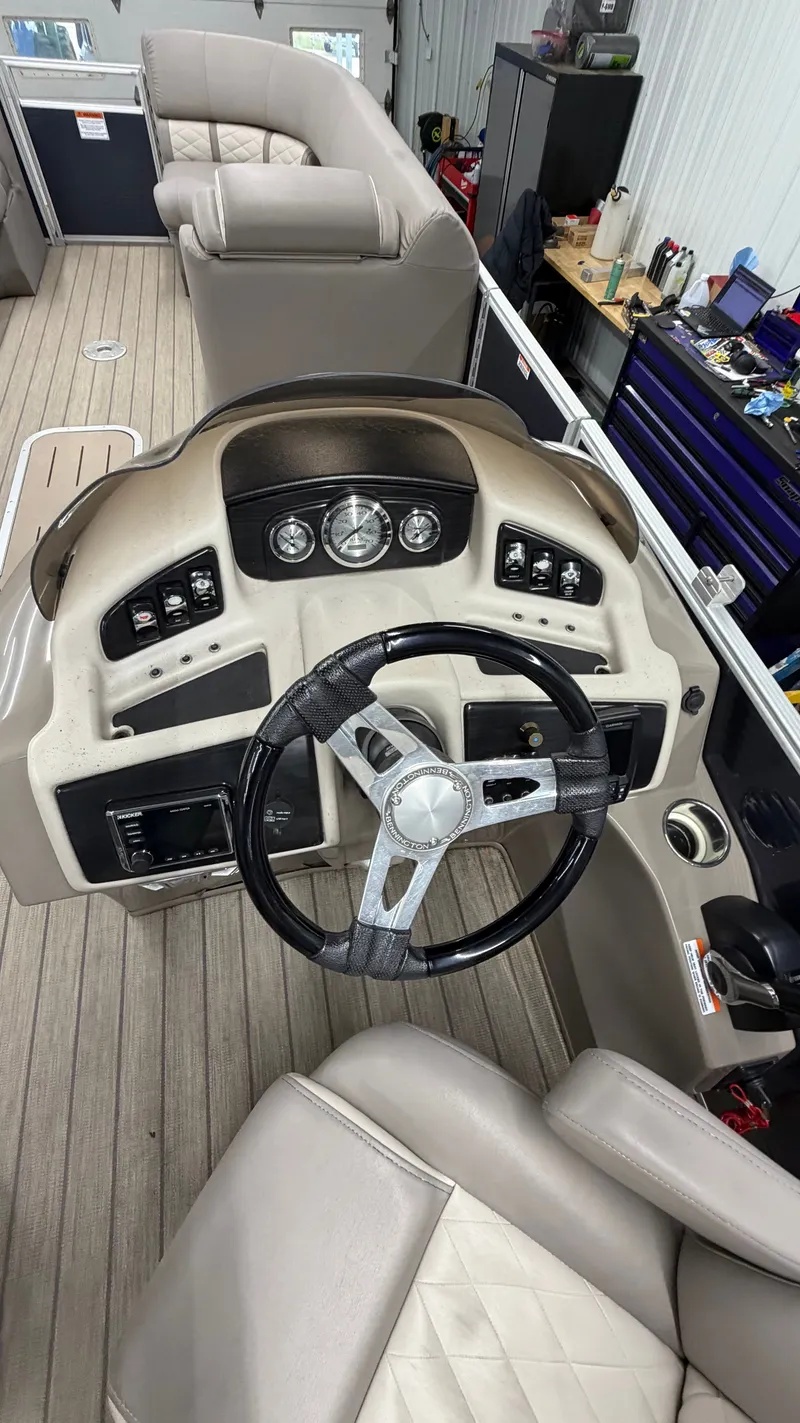 Slide: The Image of Interior view of a 2018 Bennington 25GSRCFB SPS TRI boat cockpit. - 6