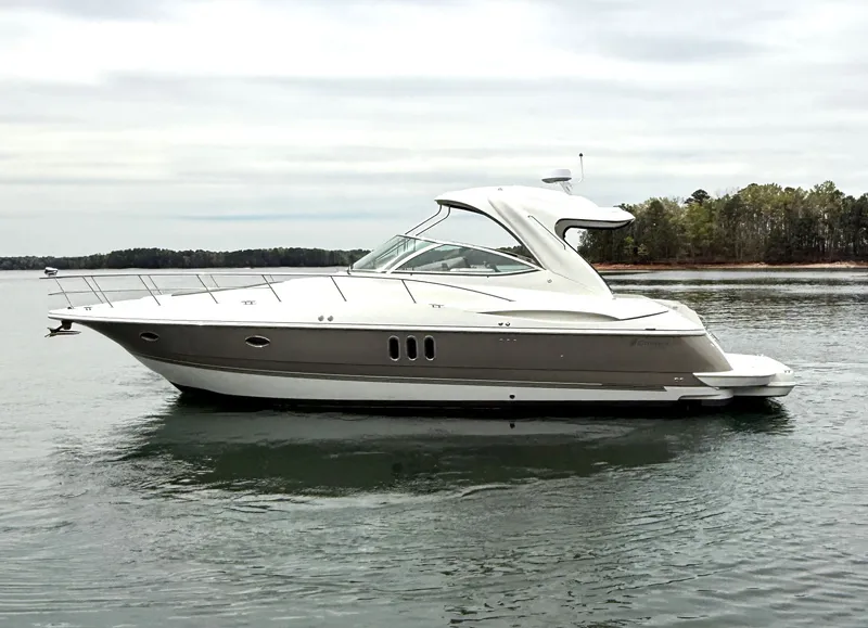 The Image of Cruiser Yachts 420 2008 - undefined