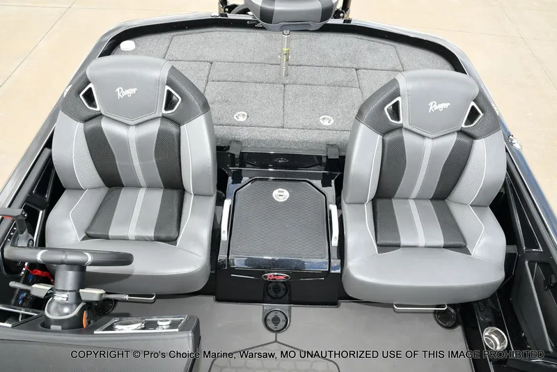 Slide: The Image of Interior of 2025 Ranger Z520R Cup Equipped with gray seats. - 14