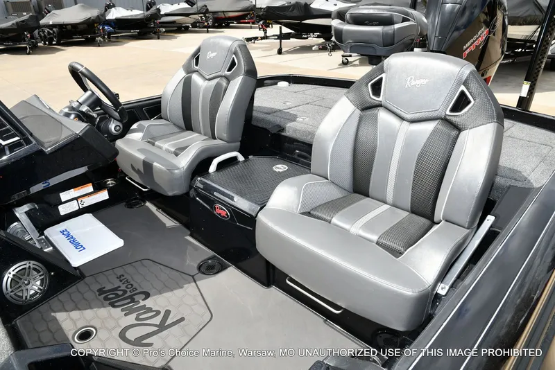 Slide: The Image of Interior of 2025 Ranger Z520R Cup Equipped with gray seats. - 17