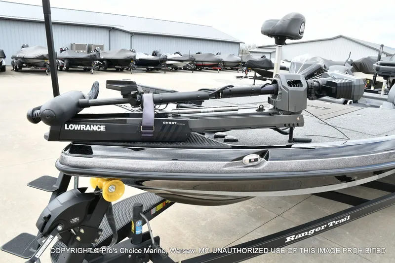 Slide: The Image of 2025 Ranger Z520R boat with Lowrance Ghost trolling motor. - 28
