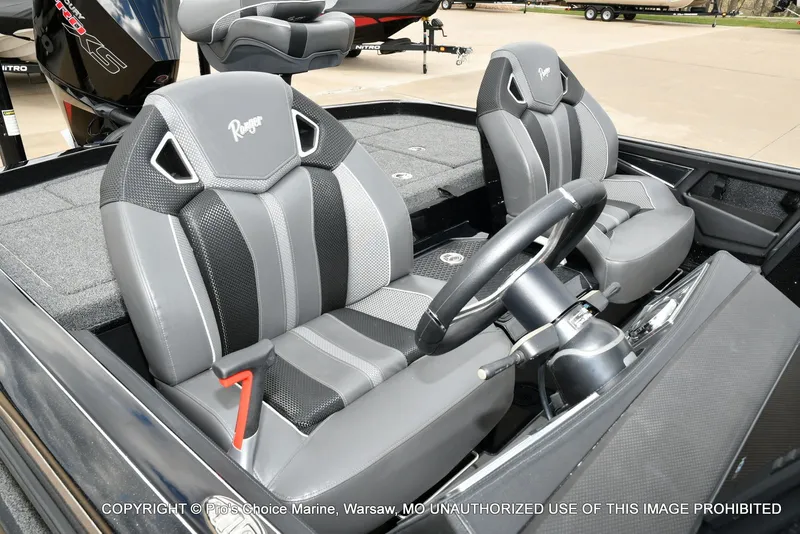 Slide: The Image of Interior of 2025 Ranger Z520R Cup Equipped with gray seats. - 37