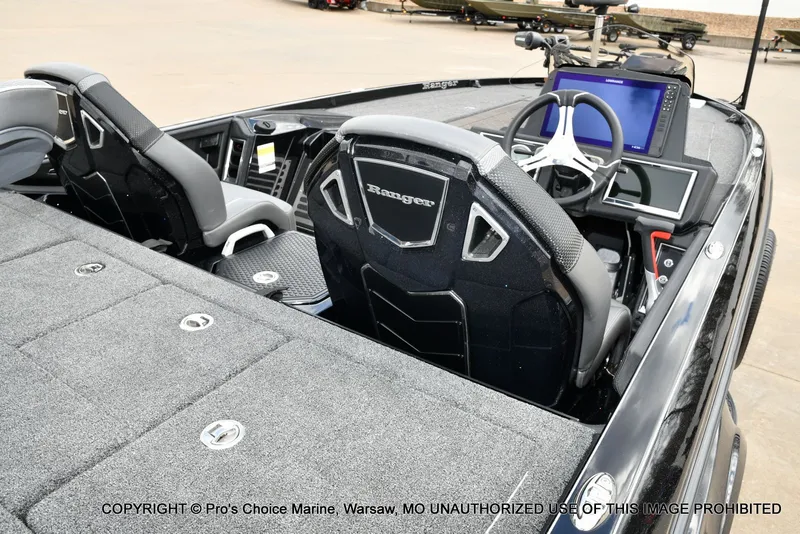 Slide: The Image of Interior view of 2025 Ranger Z520R Cup Equipped boat. - 39