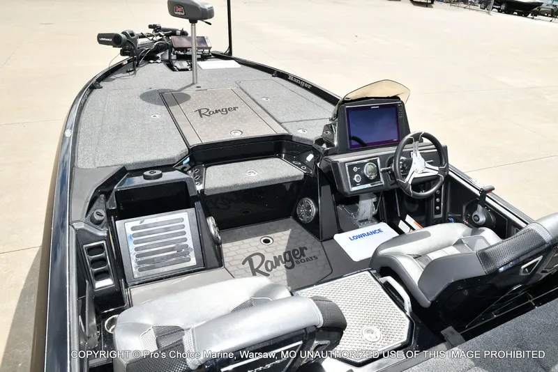Slide: The Image of Interior view of 2025 Ranger Z520R Cup Equipped boat. - 44