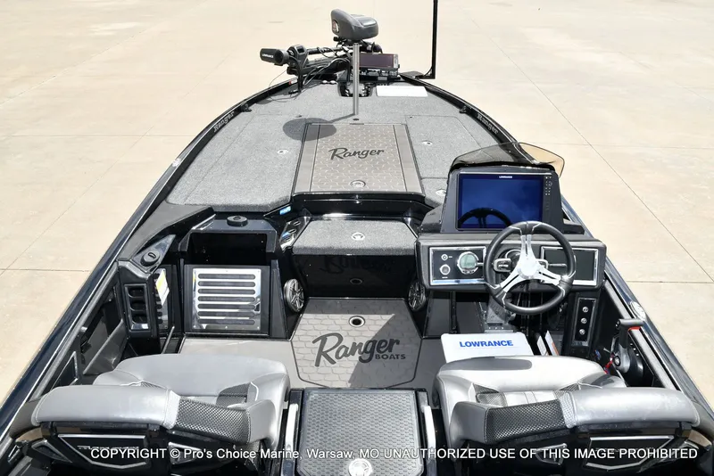 Slide: The Image of Interior of 2025 Ranger Z520R Cup Equipped boat with steering console. - 45