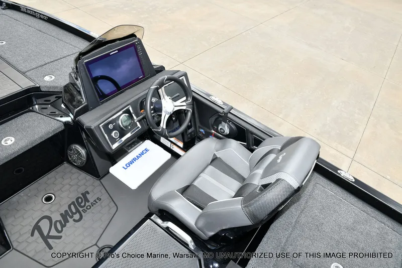Slide: The Image of Interior of 2025 Ranger Z520R Cup Equipped with modern helm console. - 46