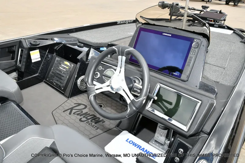 Slide: The Image of Interior of 2025 Ranger Z520R Cup Equipped with modern electronics. - 6