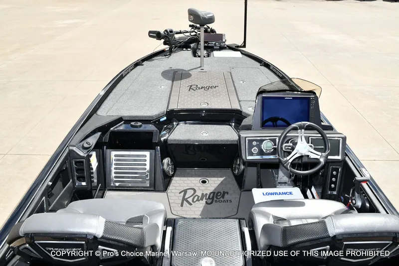 Slide: The Image of Interior view of 2025 Ranger Z520R Cup Equipped boat. - 9