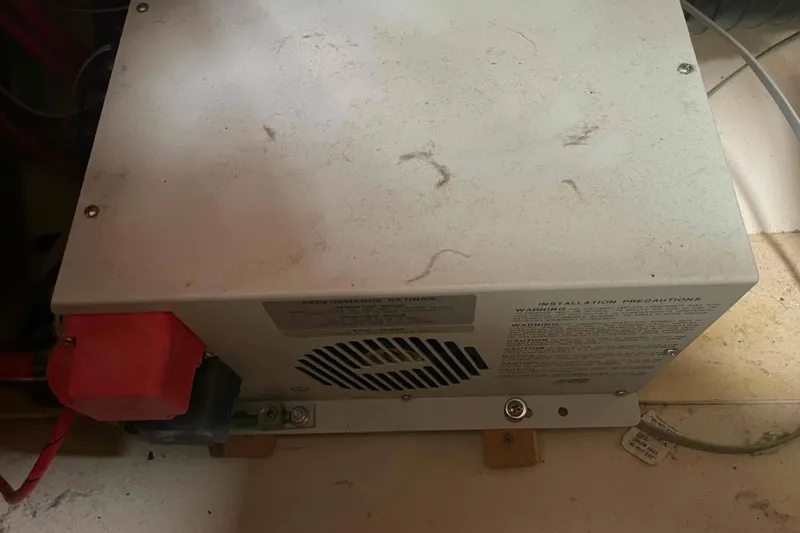 Slide: The Image of Dusty Hunter 410 model from 2000, featuring installation and maintenance instructions on top. - 51