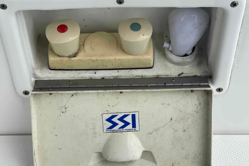 Slide: The Image of Control panel of a 2000 Hunter 410 boat with SSI branding. - 71