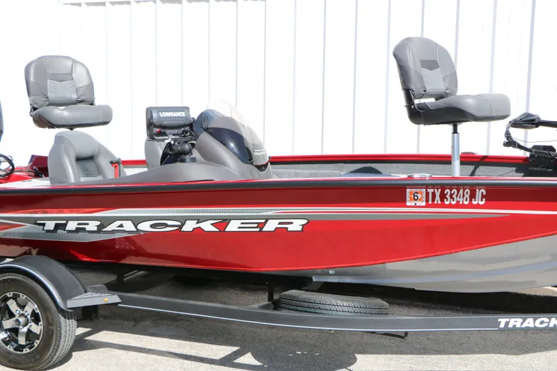 Slide: The Image of 2020 Bass Tracker 175 TXW Tournament Edition in red. - 39