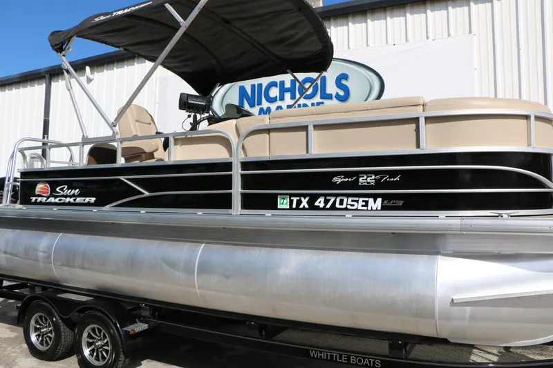 Slide: The Image of 2019 Sun Tracker Sport 22 Fish Deluxe pontoon boat on trailer. - 13