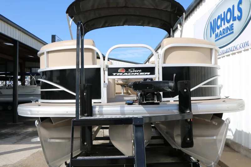 Slide: The Image of 2019 Sun Tracker Sport 22 Fish Deluxe pontoon boat at Nichols Marine. - 5