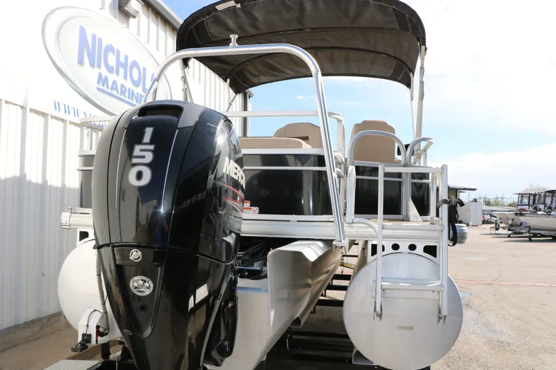 Slide: The Image of 2019 Sun Tracker Sport 22 Fish Deluxe with Mercury 150 engine. - 8