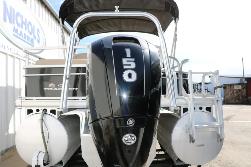 Slide: The Image of 2019 Sun Tracker Sport 22 Fish Deluxe with 150 HP outboard motor. - 9