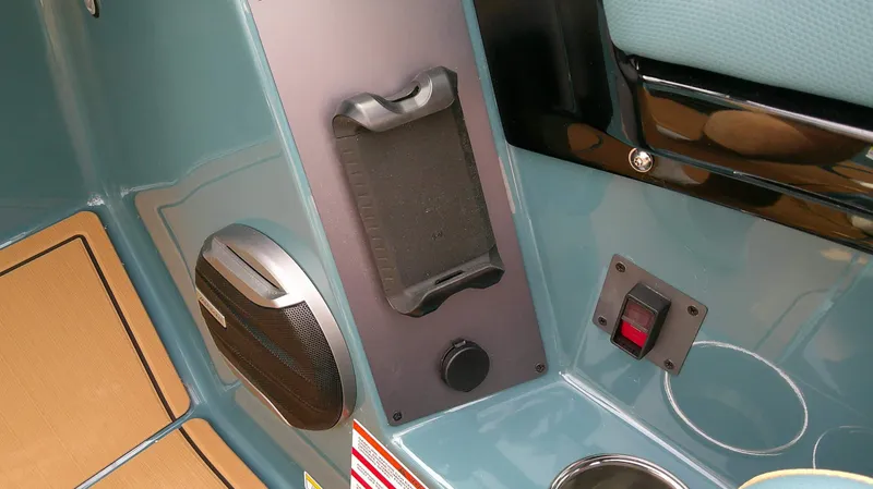 Slide: The Image of MasterCraft NXT22 2026 - 14