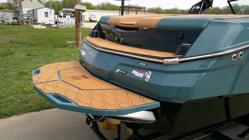 Slide: The Image of MasterCraft NXT22 2026 - 7