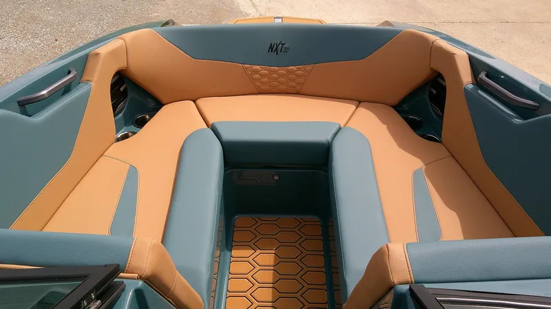 Slide: The Image of MasterCraft NXT22 2026 - 18