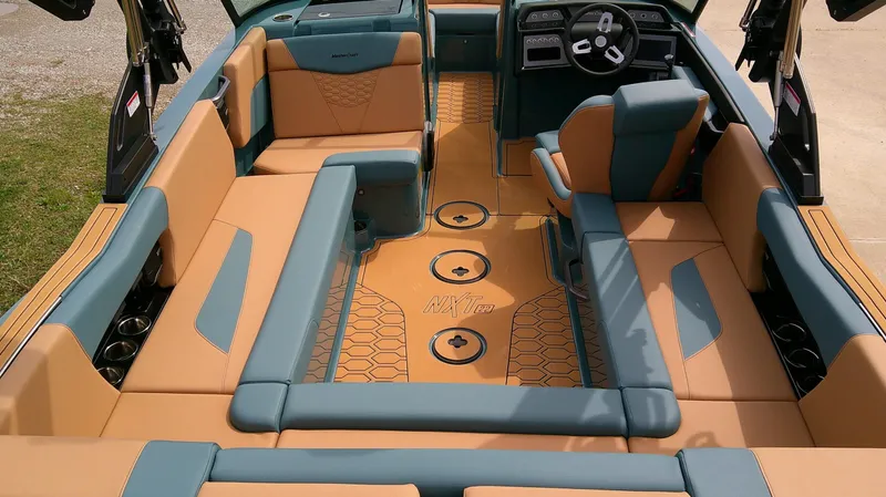 Slide: The Image of MasterCraft NXT22 2026 - 8