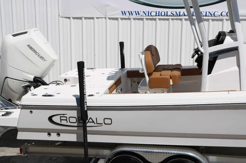 Slide: The Image of Robalo 246 Cayman 2026 - 14
